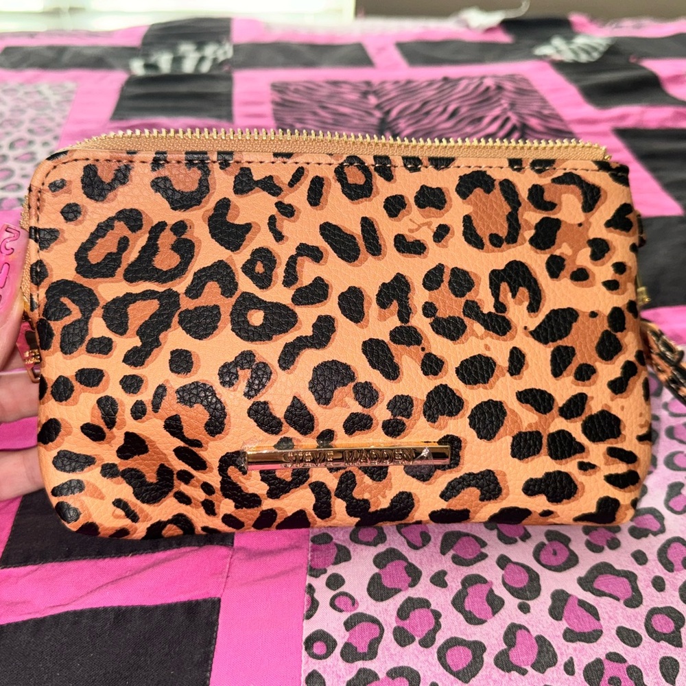 Steve Madden Leopard Print Wristlet - Picture 2 of 7